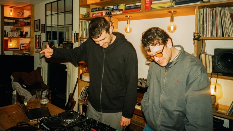 Fred Again.. – Lights Burn Dimmer ft. Jamie T