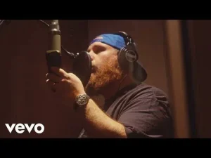 Luke Combs - I Ain't No Cowboy