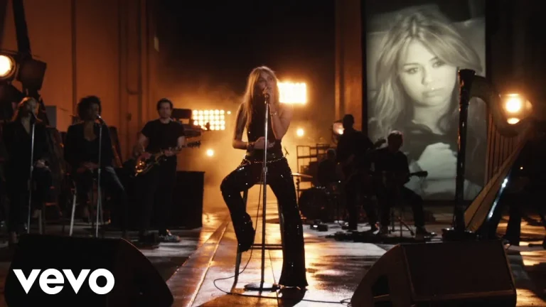 Miley Cyrus - Younger You From the "Hannah Montana 20th Anniversary Special"